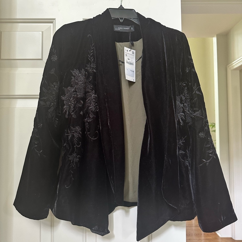 NWT Zara Black Velvet Floral Embroidered Blazer